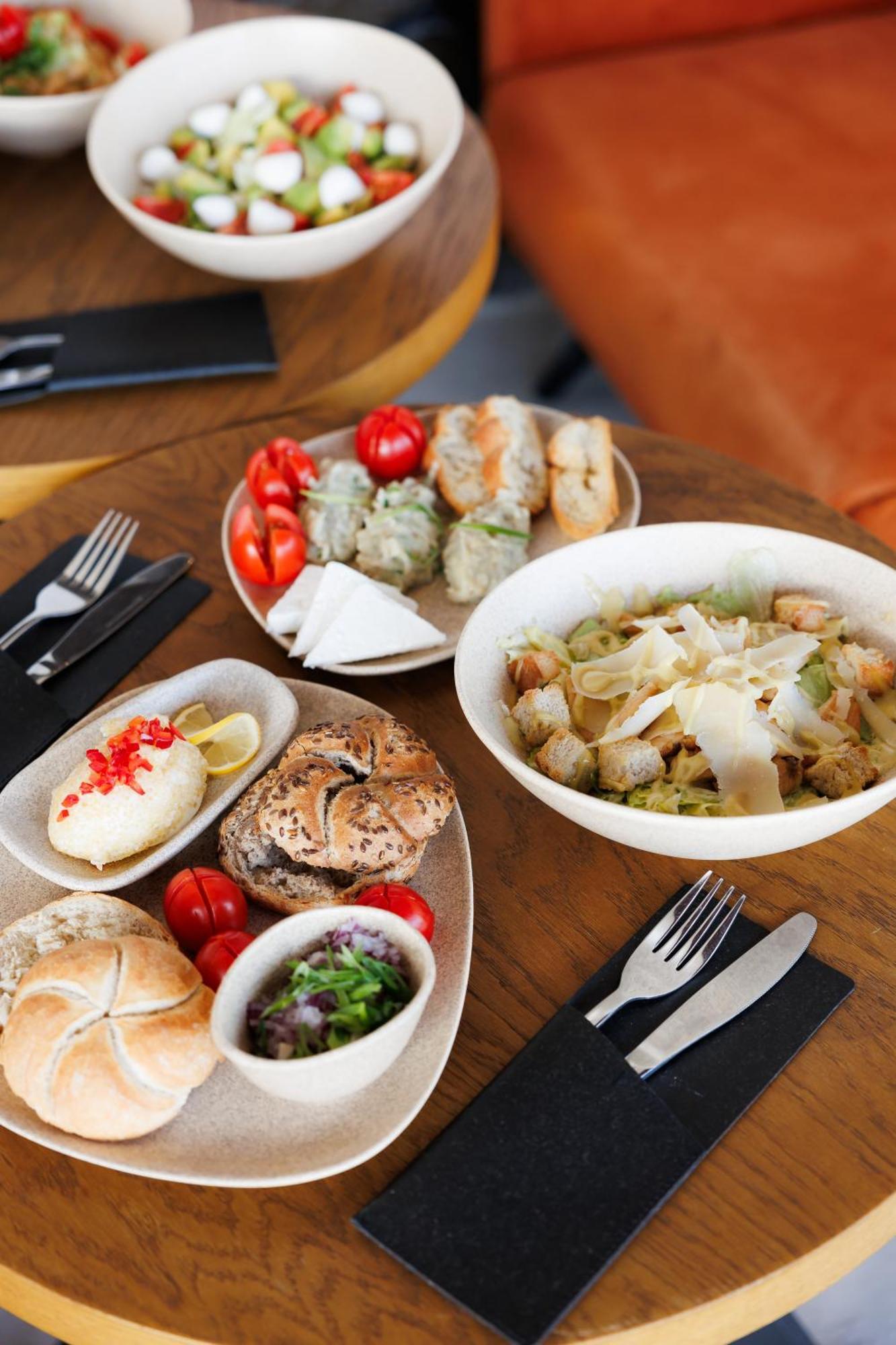 Suru Hotel & Restaurant Buşteni 外观 照片
